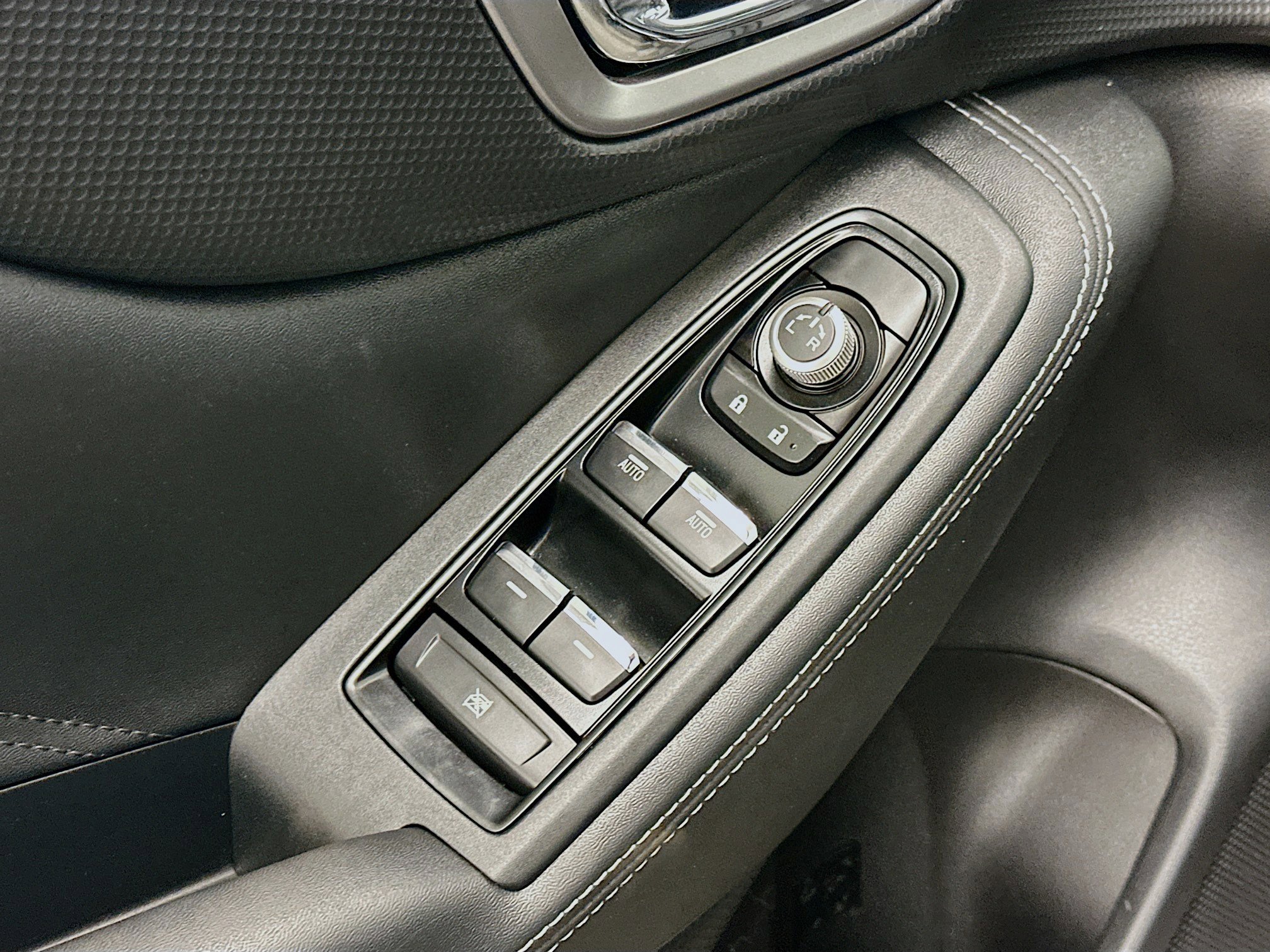 Used 2020 Subaru Forester Limited image 15