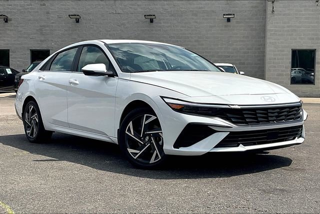 New 2025 Hyundai Elantra Limited image 1