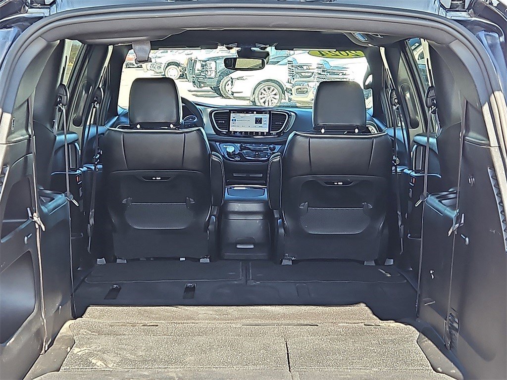 Used 2024 Chrysler Pacifica Limited w/ S Appearance Package image 15