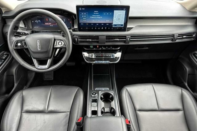 Used 2025 Lincoln Corsair FWD w/ Rear Removable Package Tray image 5