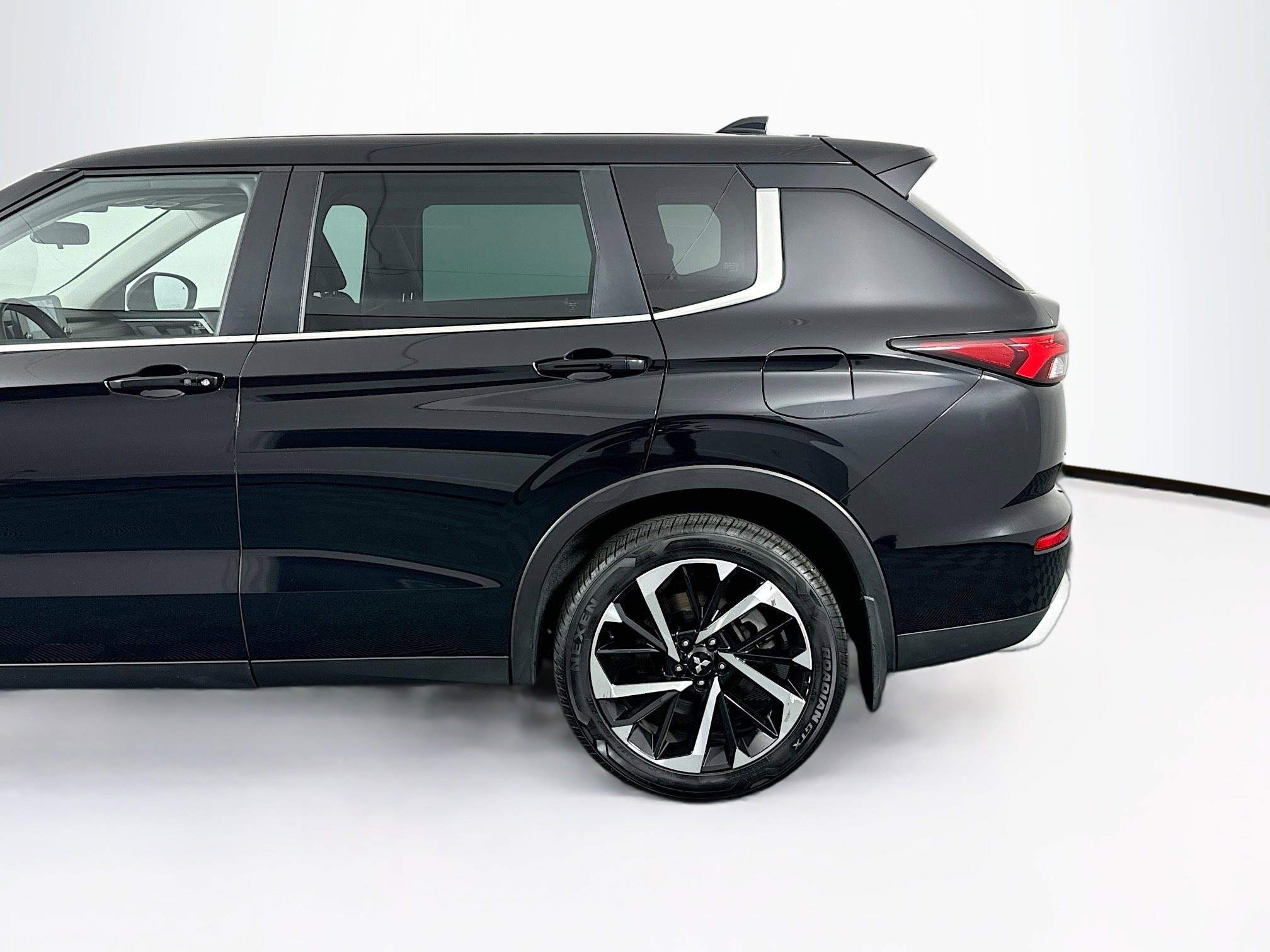 Used 2023 Mitsubishi Outlander SE AWD/4WD image 43