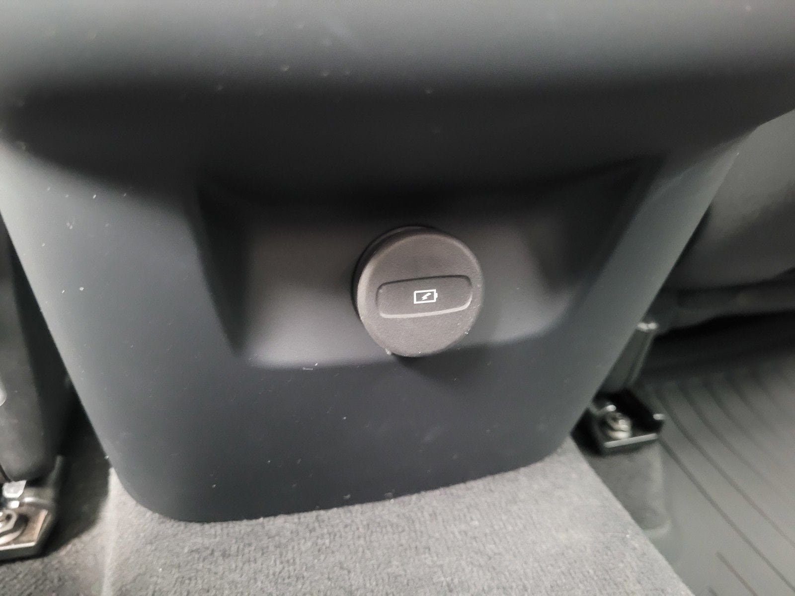 Used 2025 Volvo XC60 B5 Plus AWD/4WD image 19