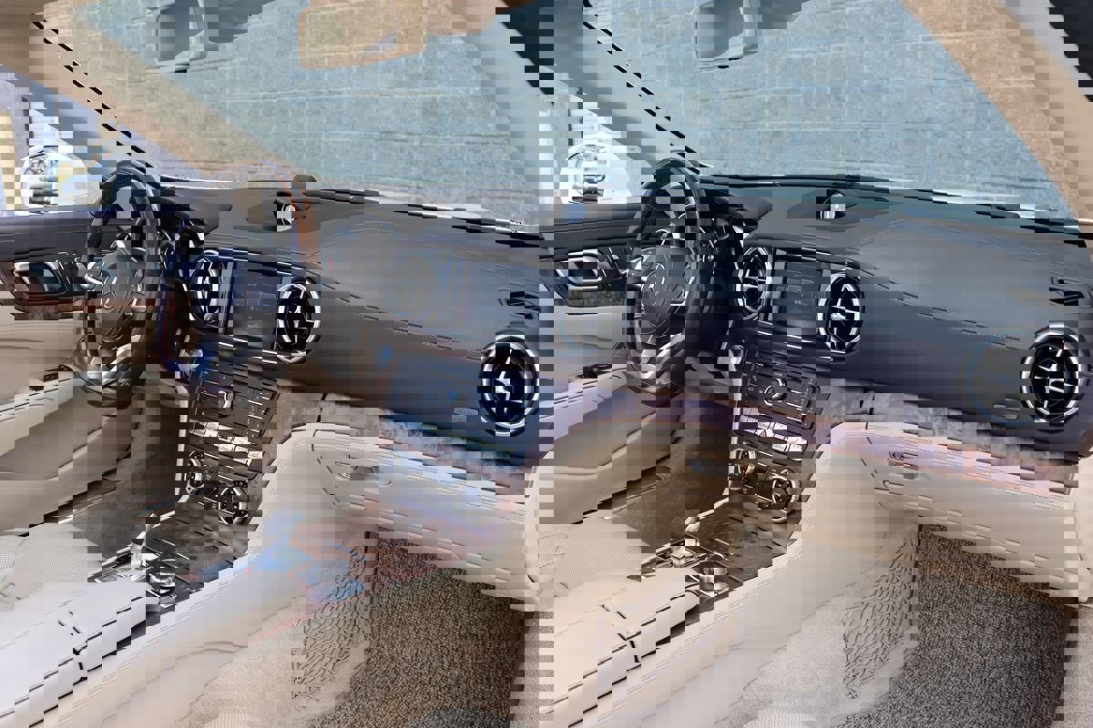 Used 2017 Mercedes-Benz SL 550 w/ Driver Assistance Package image 12