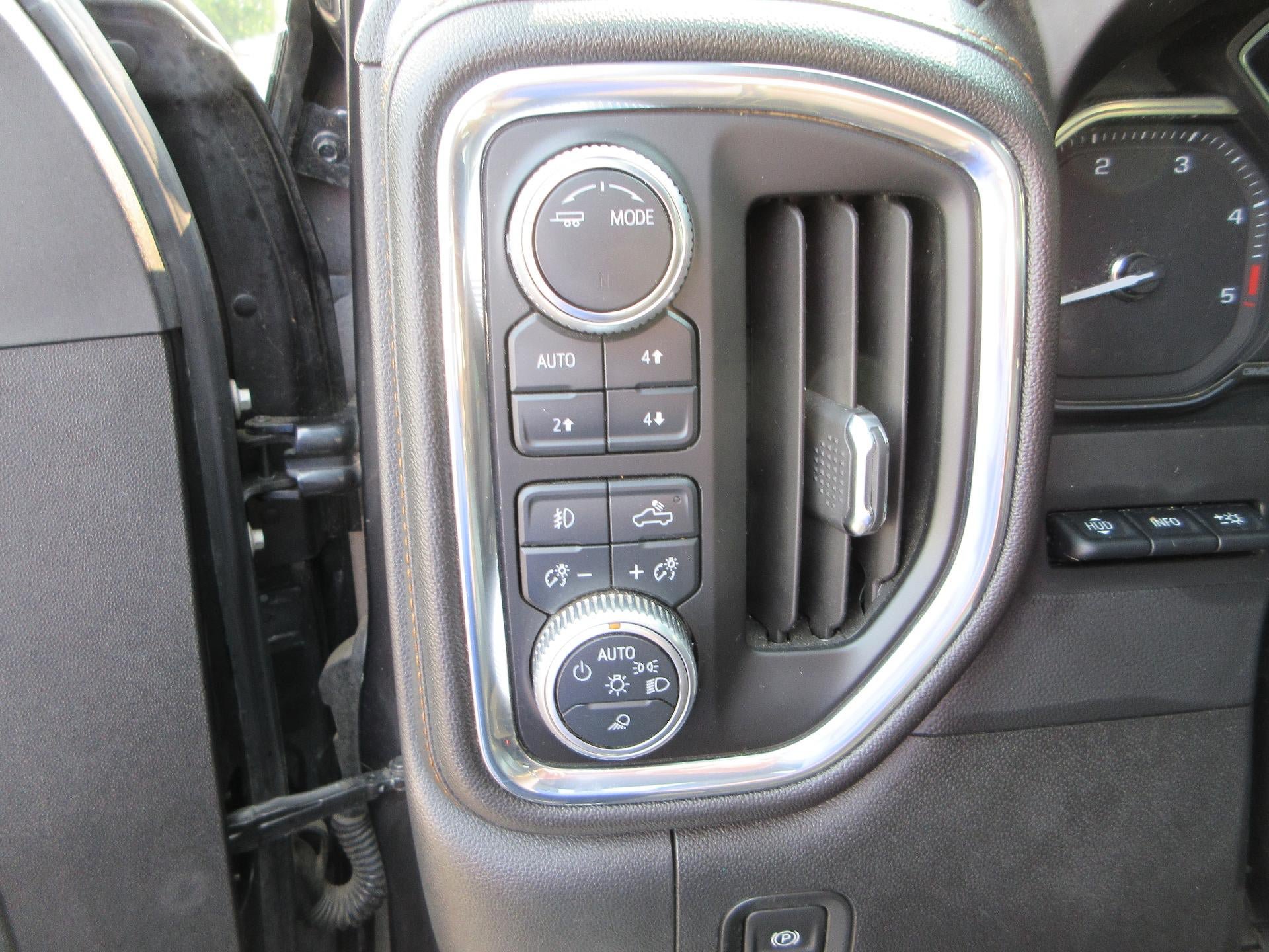 Certified 2020 GMC Sierra 3500 AT4 w/ AT4 Premium Package AWD/4WD image 11