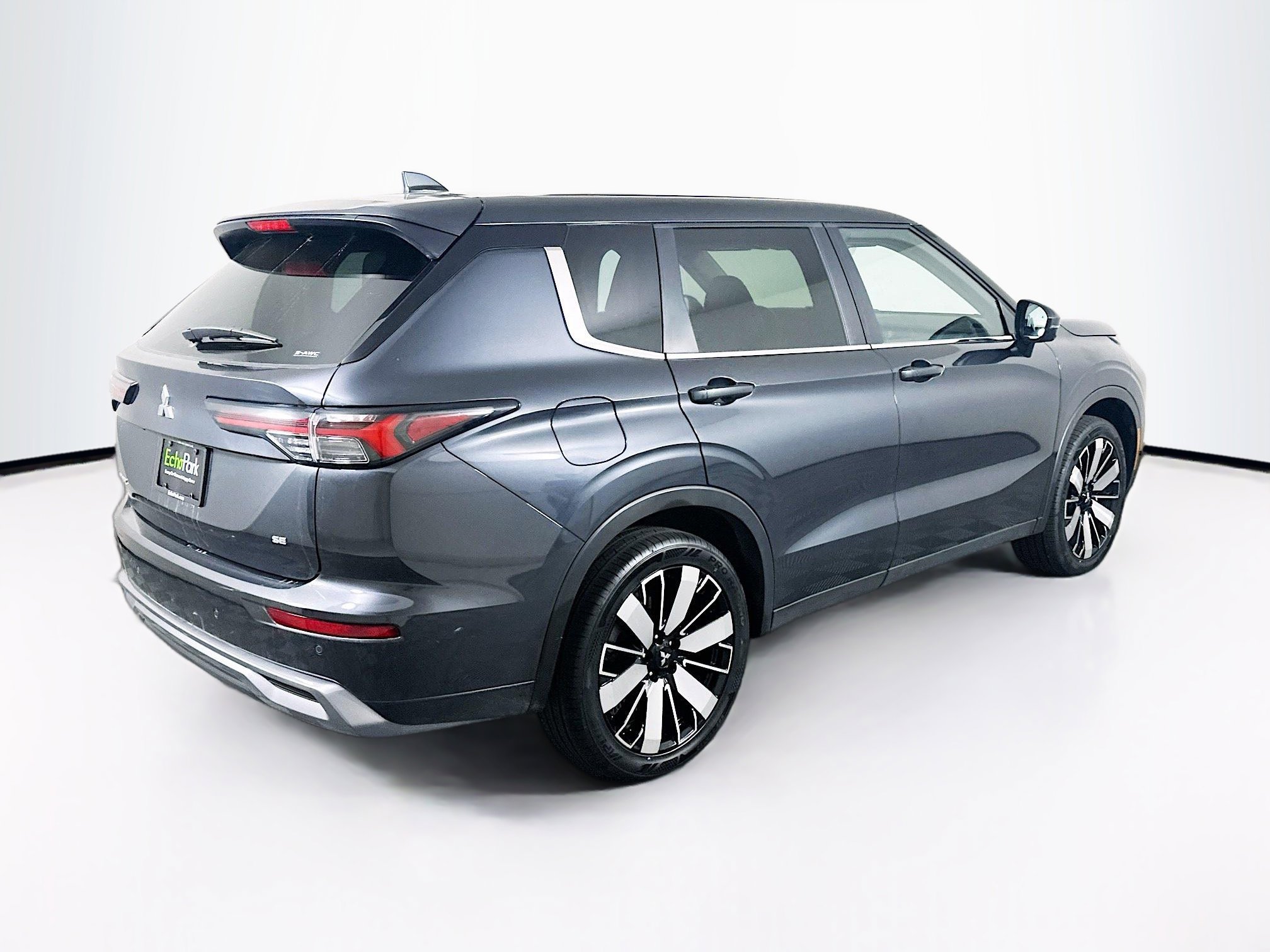 Used 2025 Mitsubishi Outlander SE image 9