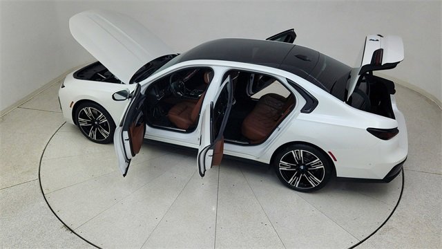 Used 2023 BMW 740i w/ Executive Package image 85