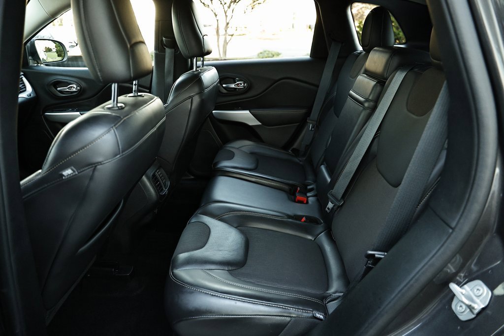 Used 2018 Jeep Cherokee Latitude Plus w/ Comfort/Convenience Group image 24