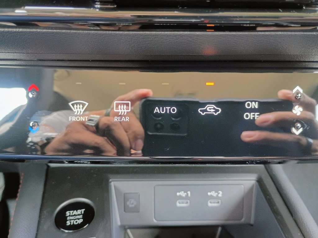 New 2026 Nissan Kicks SR image 16