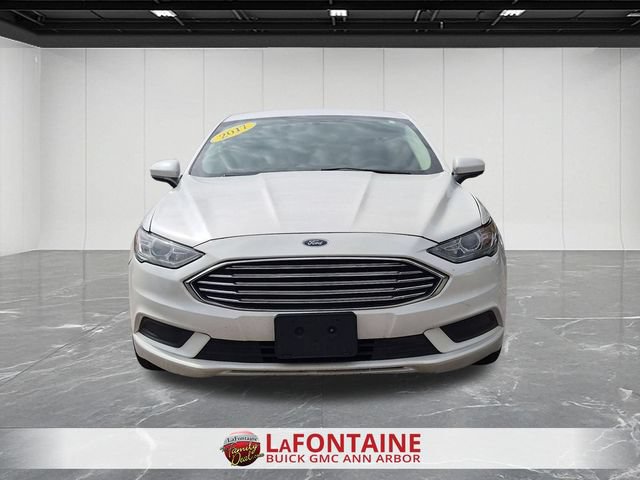 Used 2017 Ford Fusion SE FWD image 3
