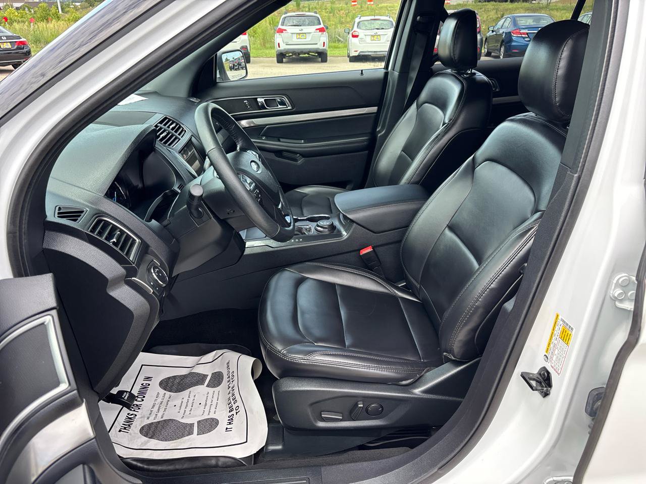 Used 2019 Ford Explorer XLT w/ Equipment Group 202A AWD/4WD image 17