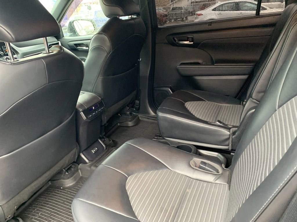 Used 2022 Toyota Highlander XSE image 14