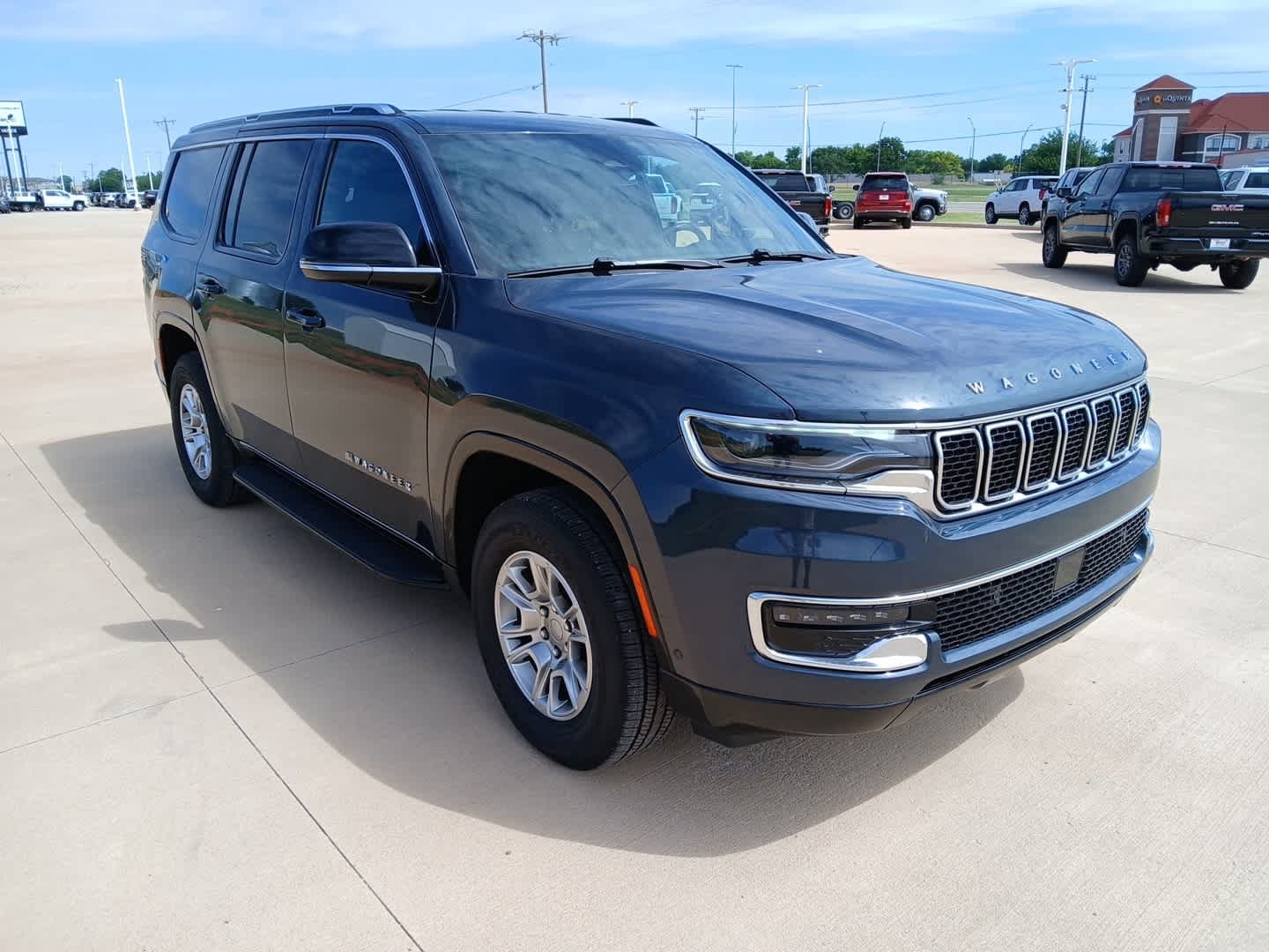 Used 2024 Jeep Wagoneer 4WD image 8