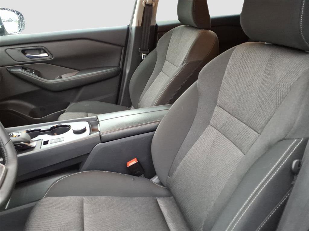 Used 2025 Nissan Rogue SV image 11