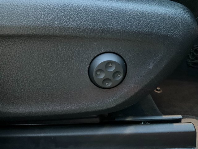 Used 2020 Mercedes-Benz GLE 350 4MATIC w/ Premium Package image 21