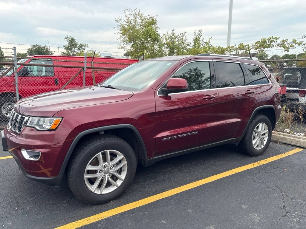 Used 2018 Jeep Grand Cherokee Laredo AWD/4WD image 2