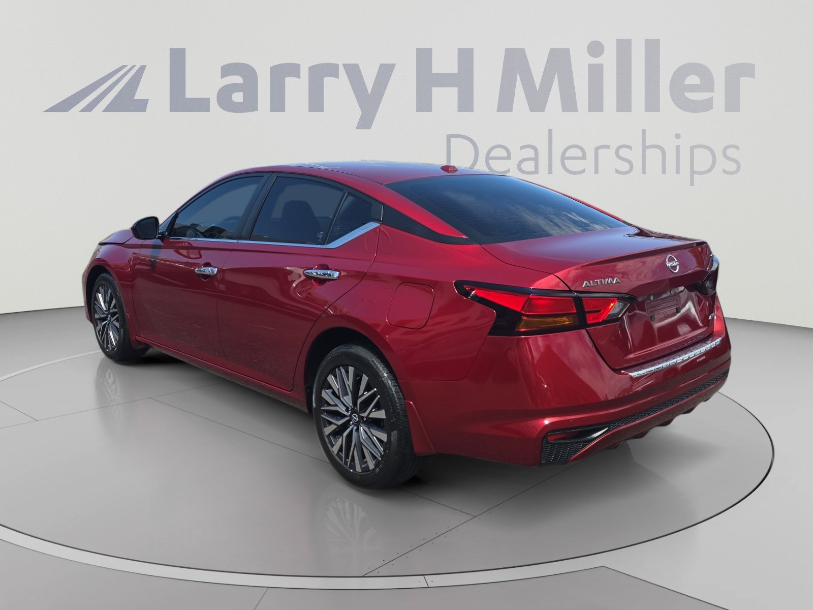 Used 2023 Nissan Altima 2.5 SV AWD/4WD image 3