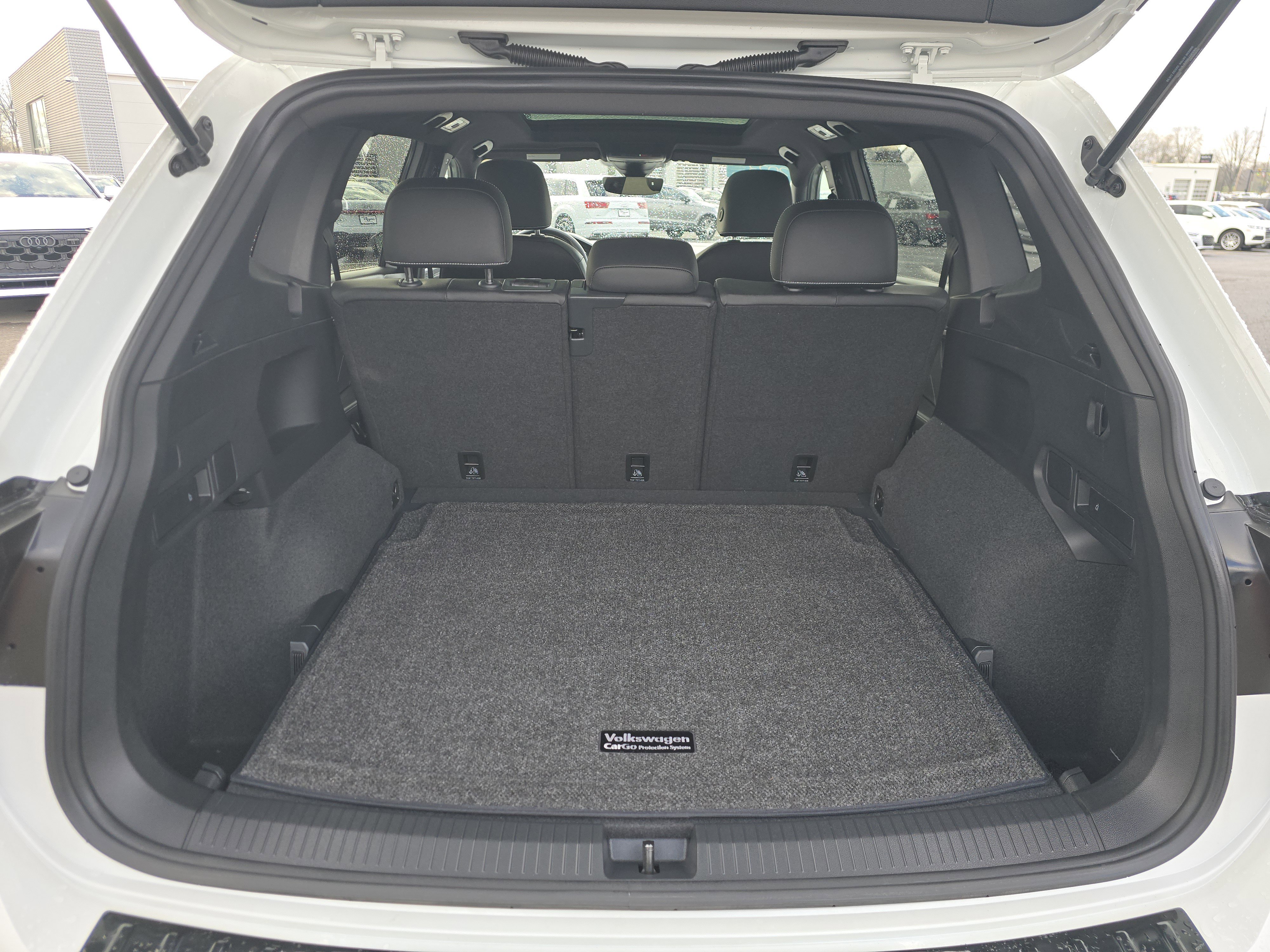 Certified 2023 Volkswagen Tiguan SE R-Line image 16
