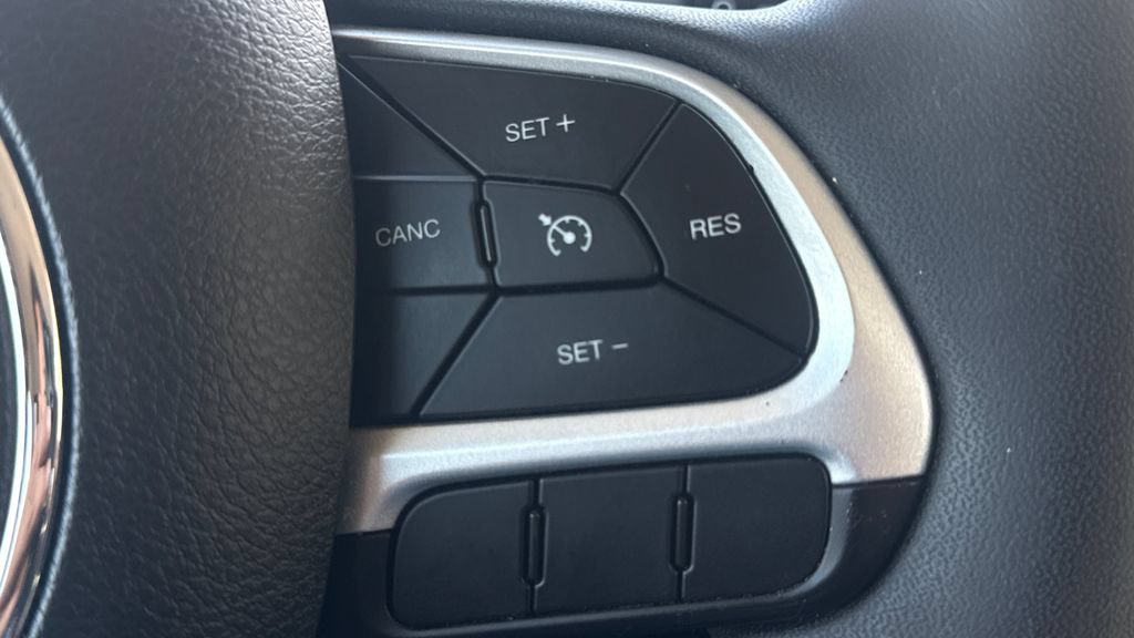 Used 2019 Jeep Renegade Latitude w/ Popular Equipment Group AWD/4WD image 34