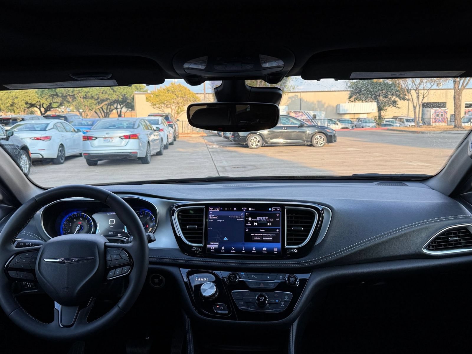 Used 2025 Chrysler Pacifica Limited FWD image 36