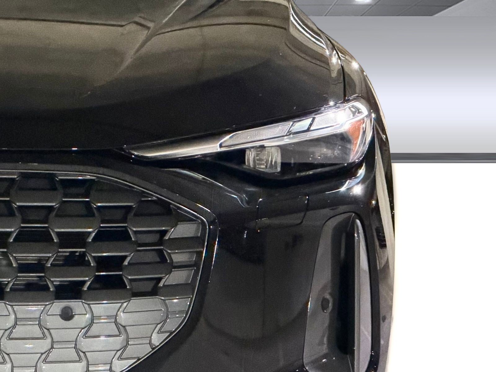 Certified 2025 Audi Q5 Premium w/ Convenience Package image 11