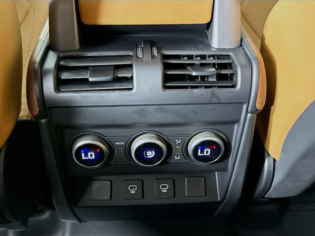 Certified 2024 Land Rover Defender 110 SE AWD/4WD image 27