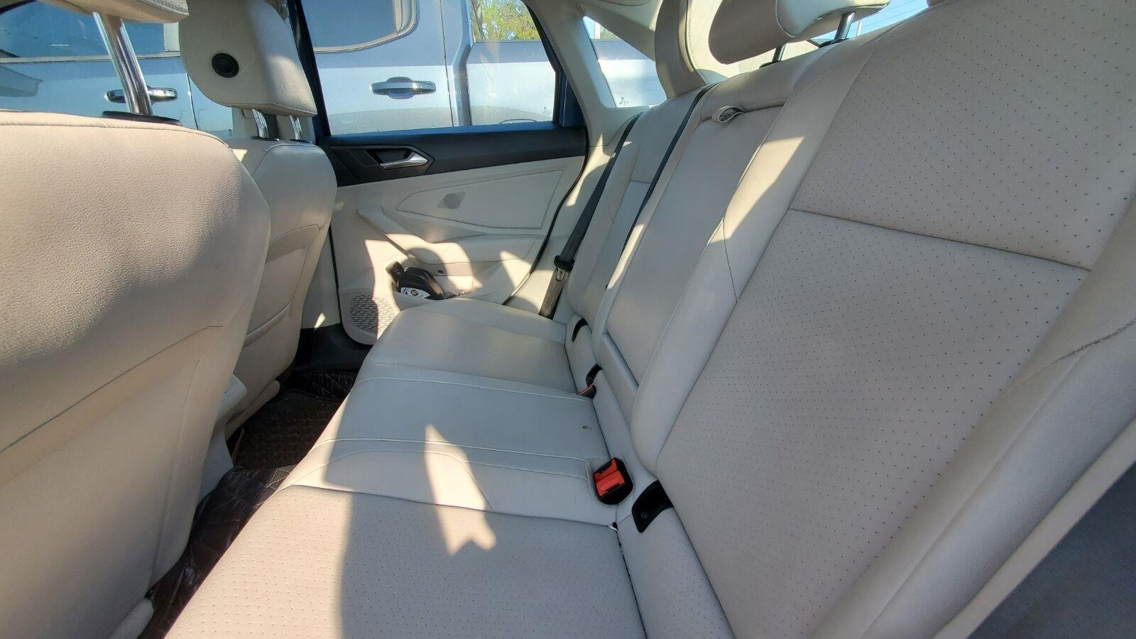 Used 2020 Volkswagen Jetta SE w/ SE Cold Weather Package FWD image 5