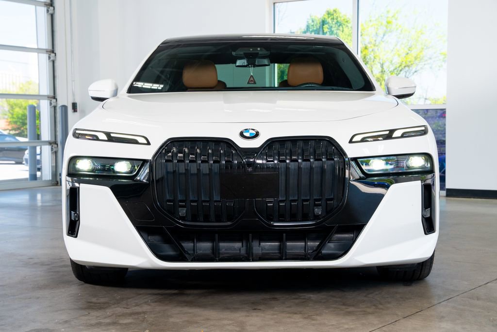 Used 2023 BMW 740i RWD image 3