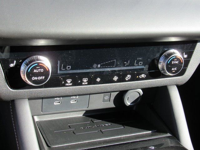 New 2025 Mitsubishi Outlander SE image 17