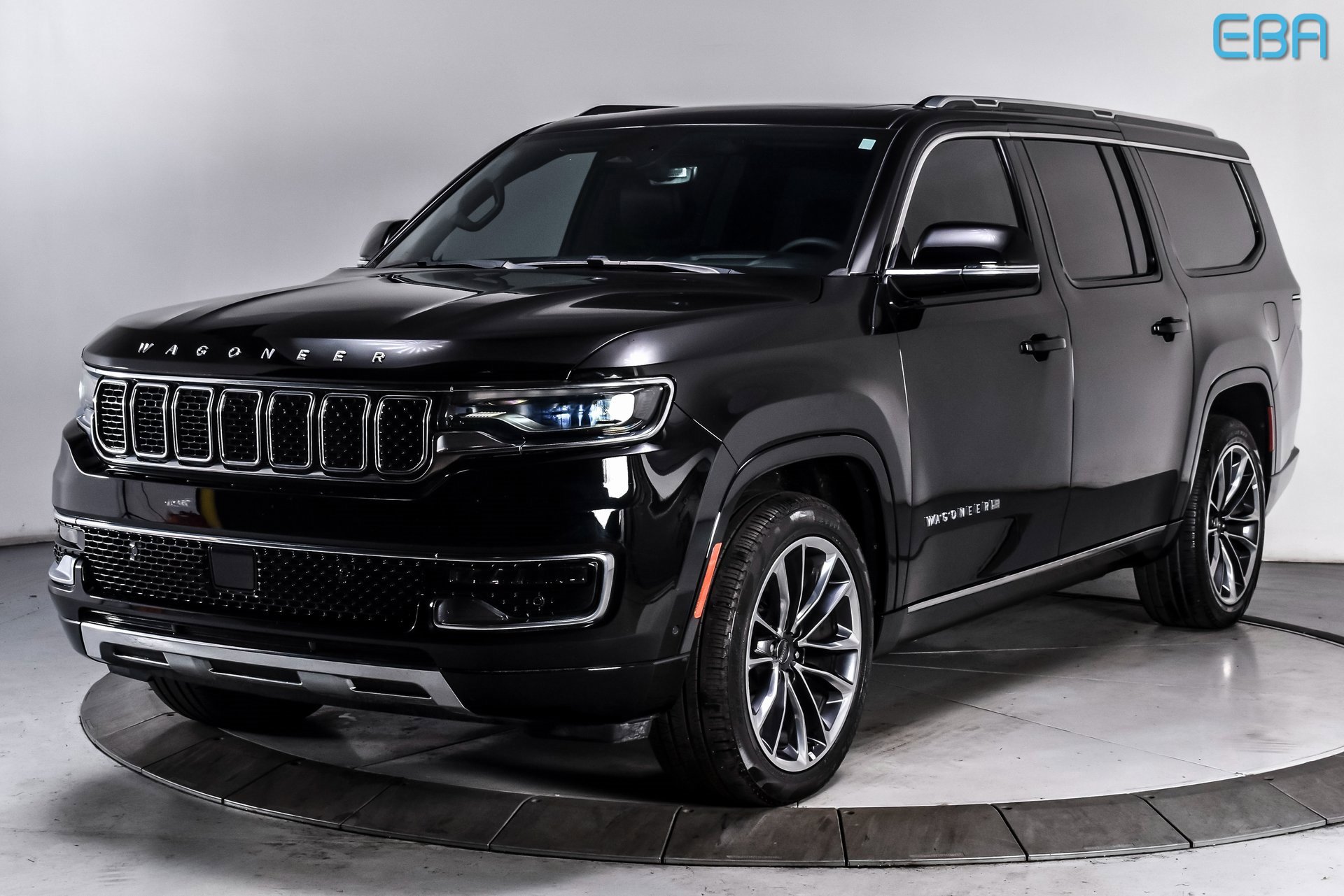 Used 2023 Jeep Wagoneer L Series III w/ Premium Group I image 2