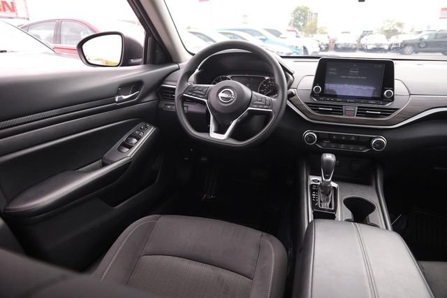 Certified 2025 Nissan Altima 2.5 SV FWD image 23