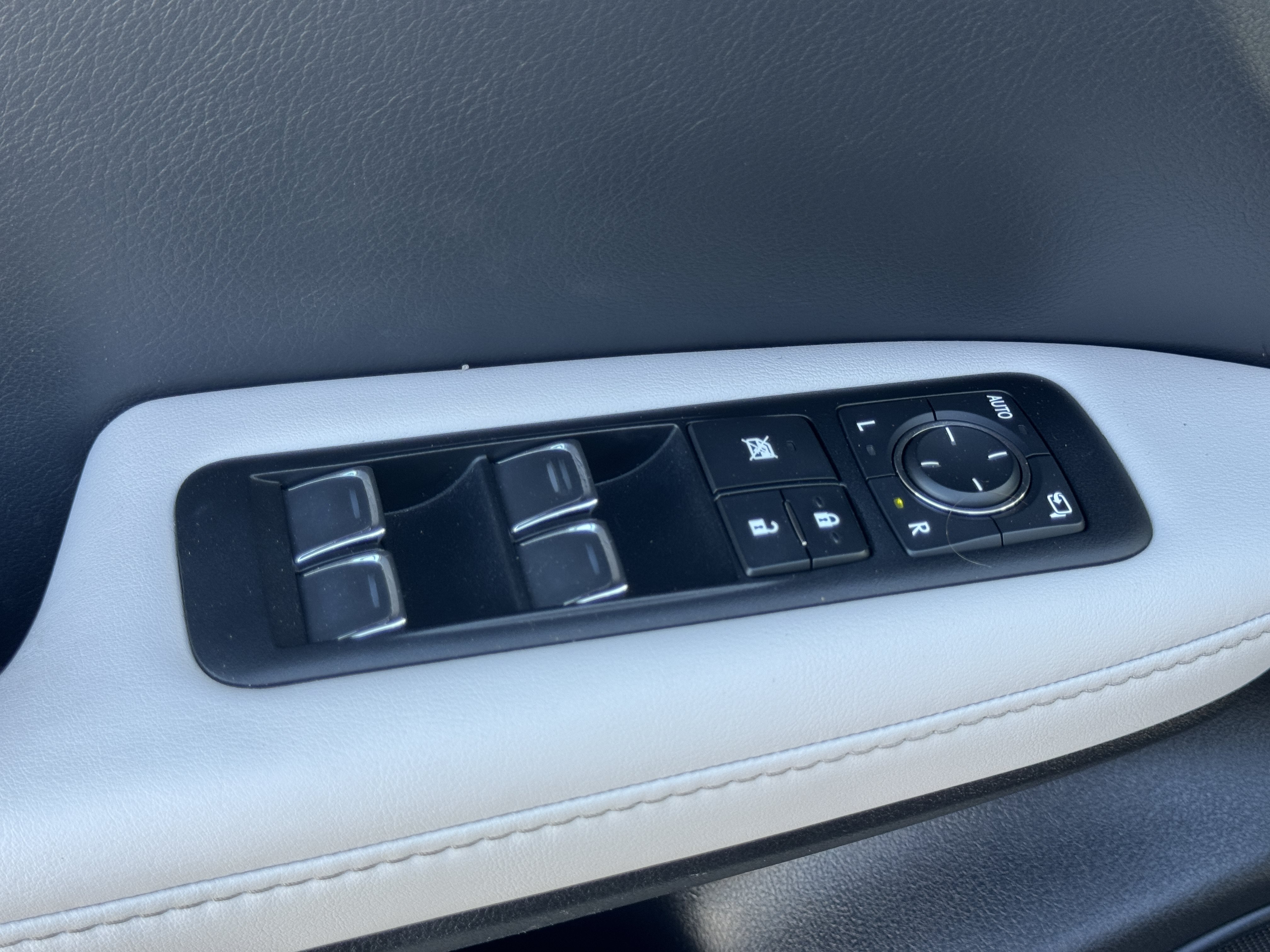 Certified 2022 Lexus RX 450h AWD w/ Premium Package image 21