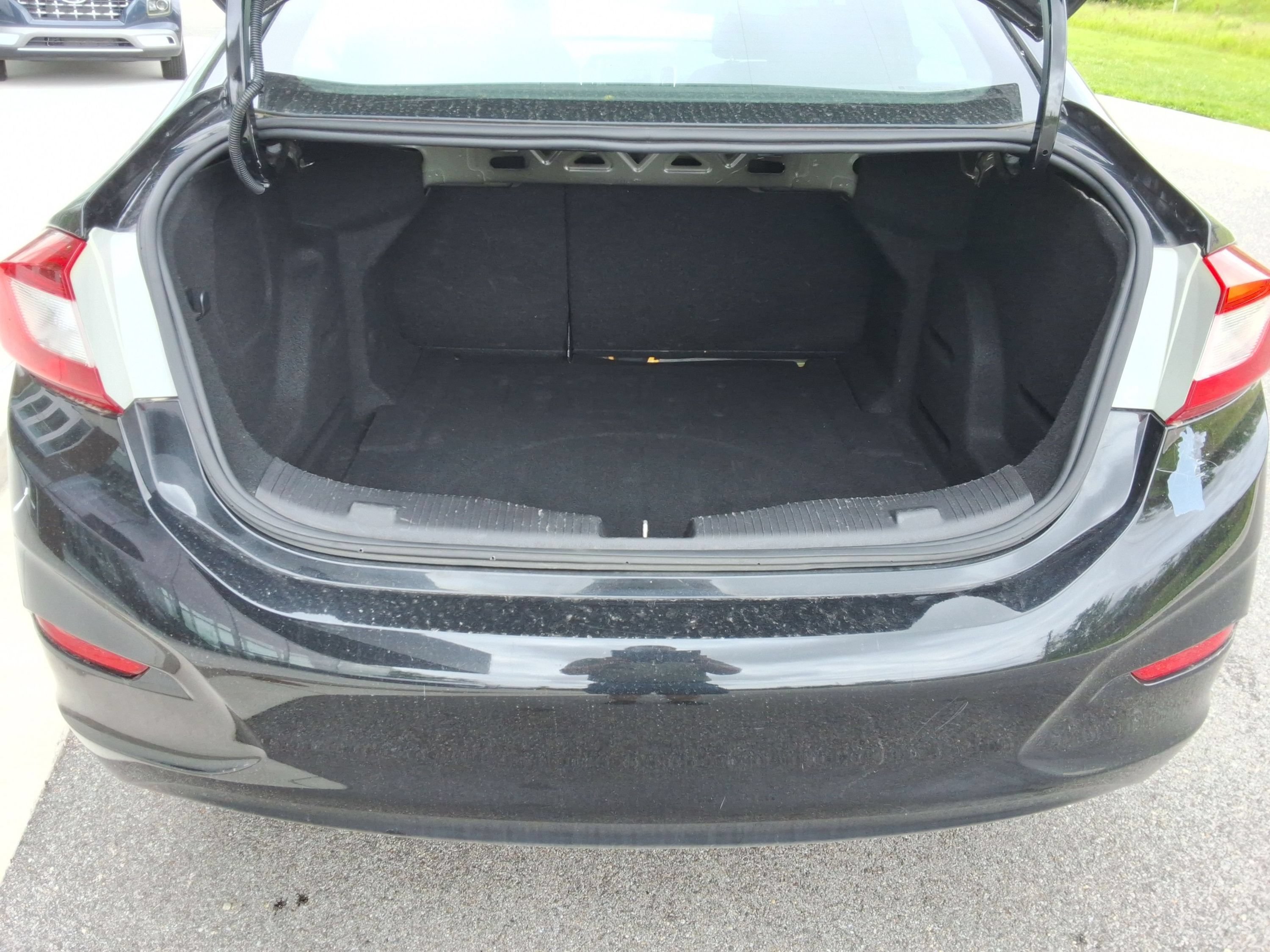 Used 2017 Chevrolet Cruze LT FWD image 30