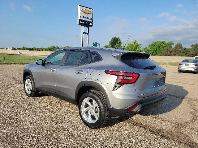 New 2026 Chevrolet Trax LS w/ LS Convenience Package FWD image 22