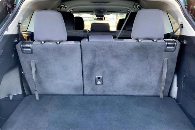 Certified 2023 Toyota Highlander L image 33