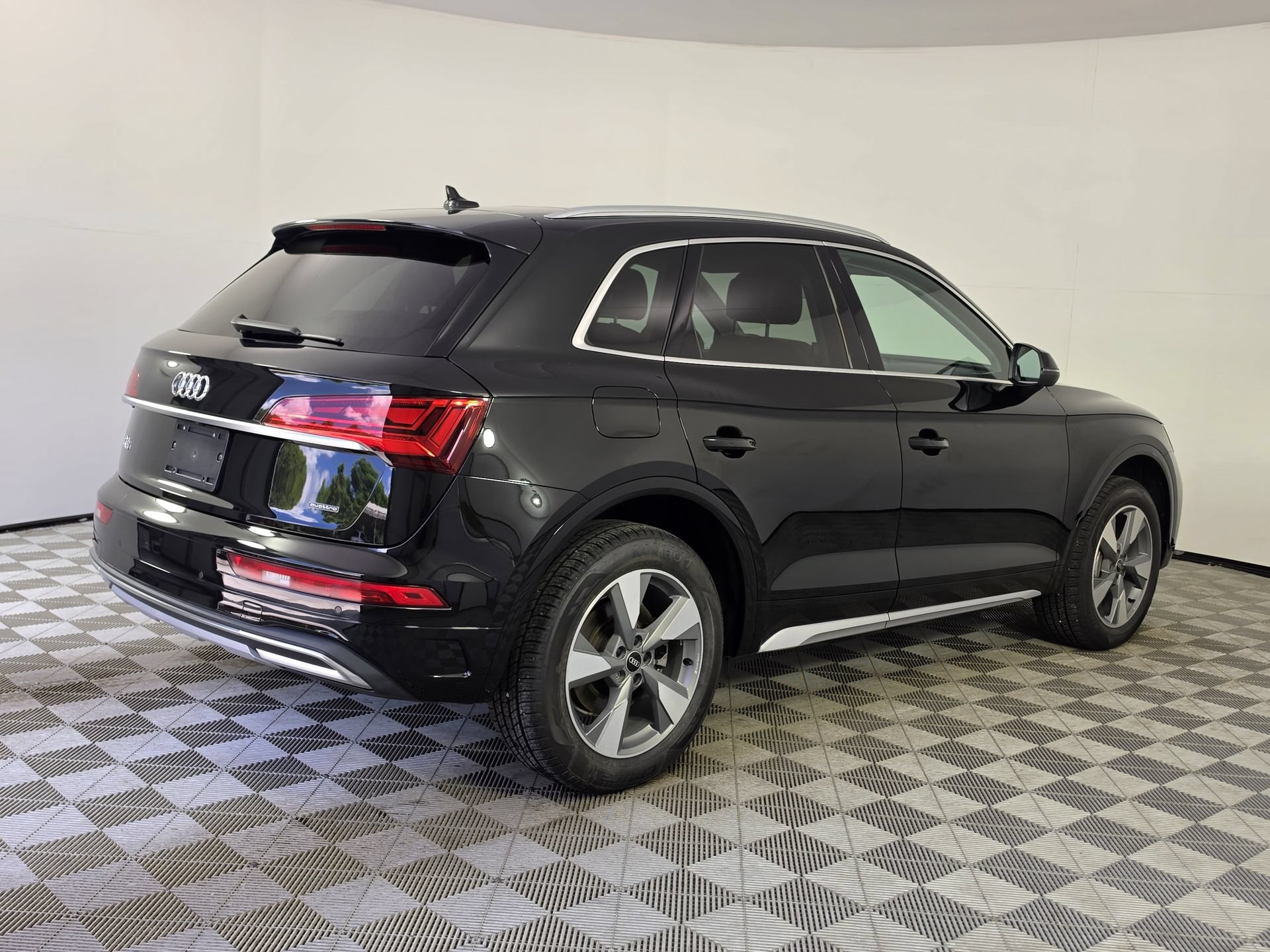 Certified 2024 Audi Q5 Premium AWD/4WD image 7