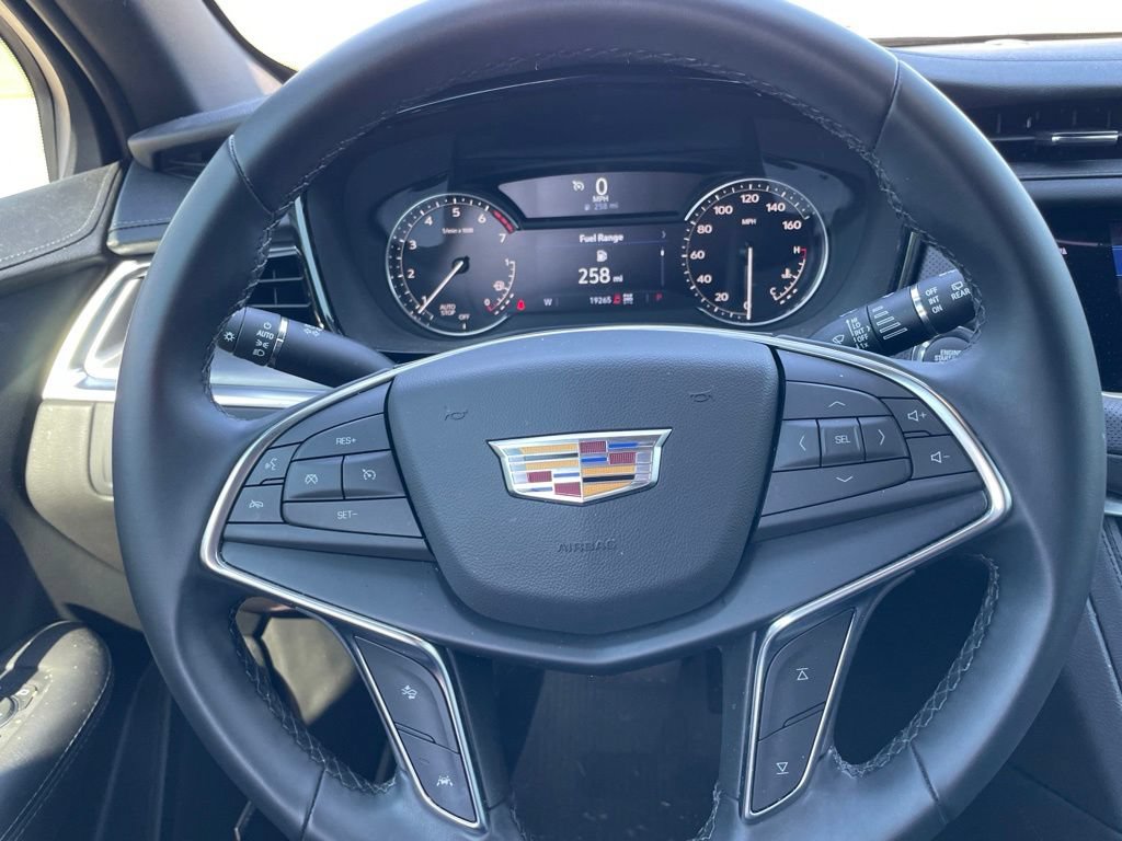 Used 2025 Cadillac XT5 Luxury w/ LPO, Red Accent Package AWD/4WD image 11