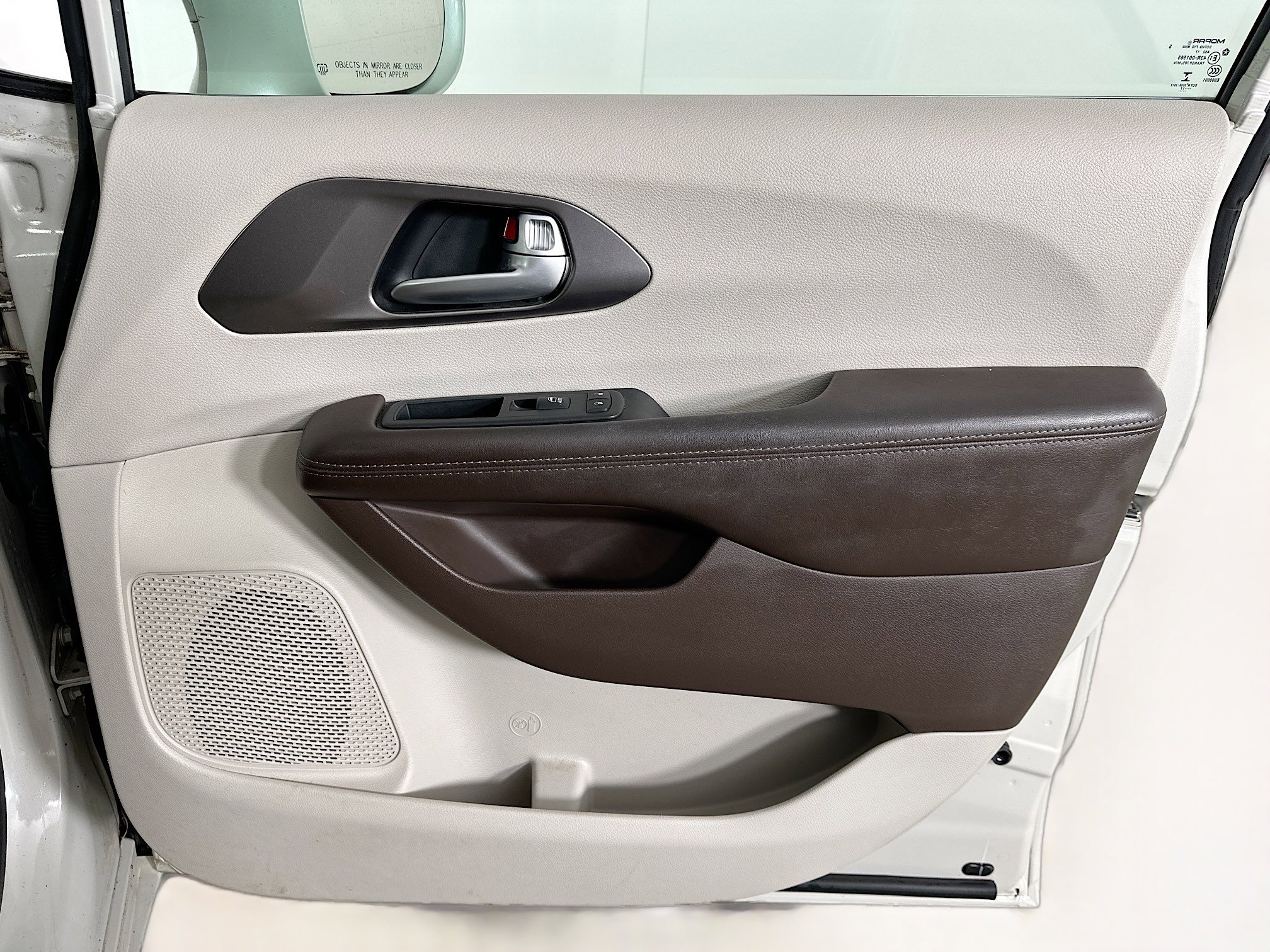 Used 2017 Chrysler Pacifica Touring-L w/ Tire & Wheel Group image 33