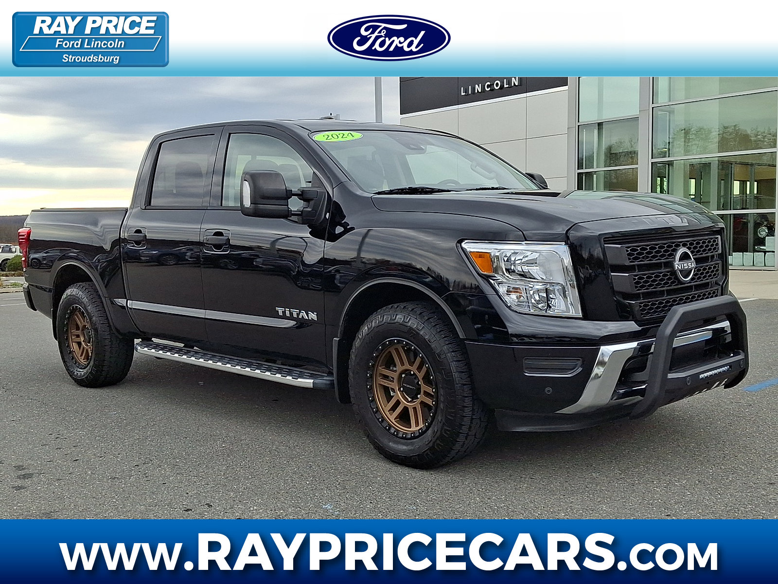 Used 2024 Nissan Titan SV w/ SV Convenience Package
