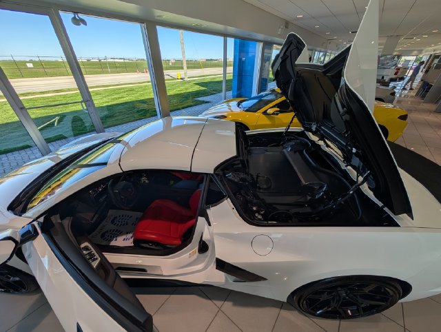 Used 2025 Chevrolet Corvette Stingray Convertible w/ 1LT RWD image 23