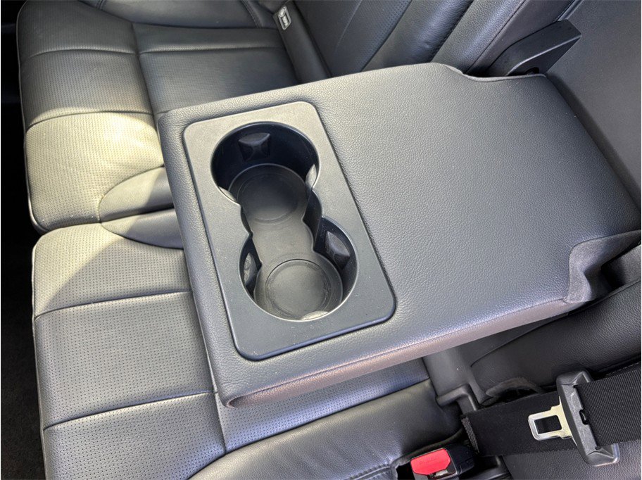 Used 2018 Land Rover Discovery SE image 37