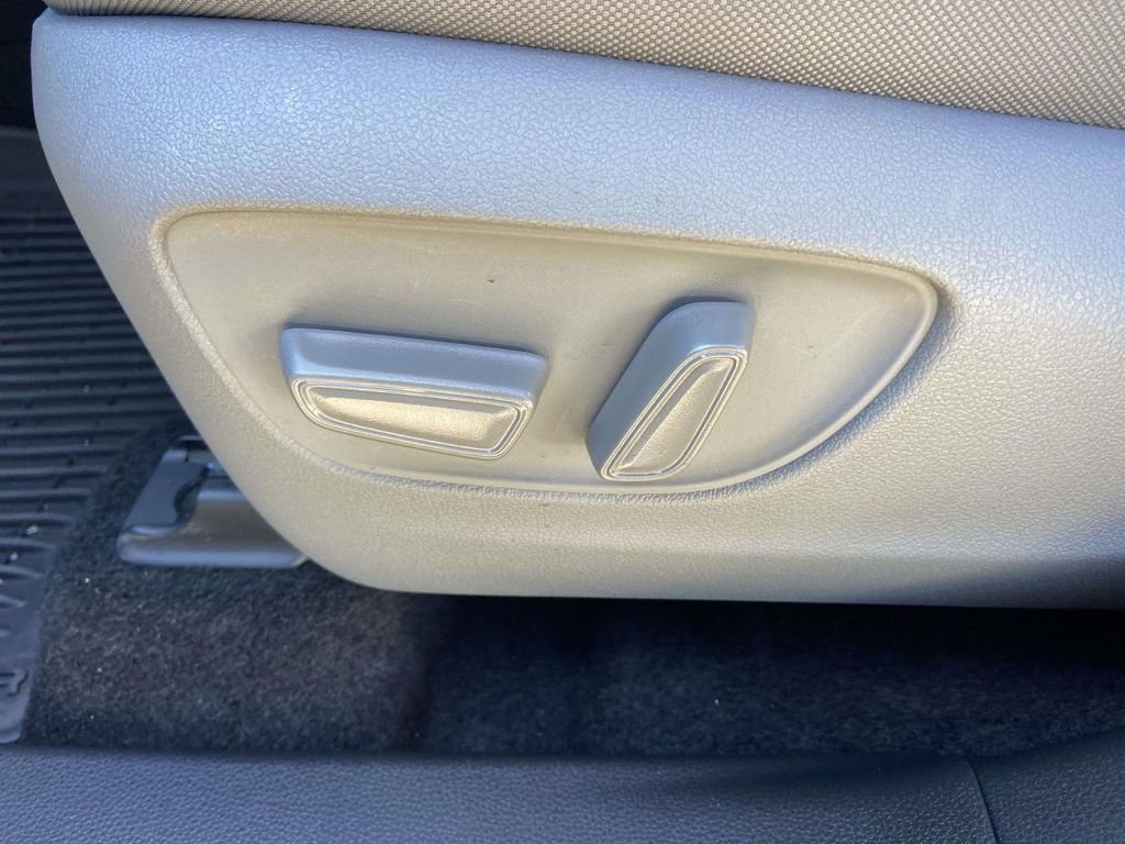 Used 2025 Toyota Highlander LE image 17