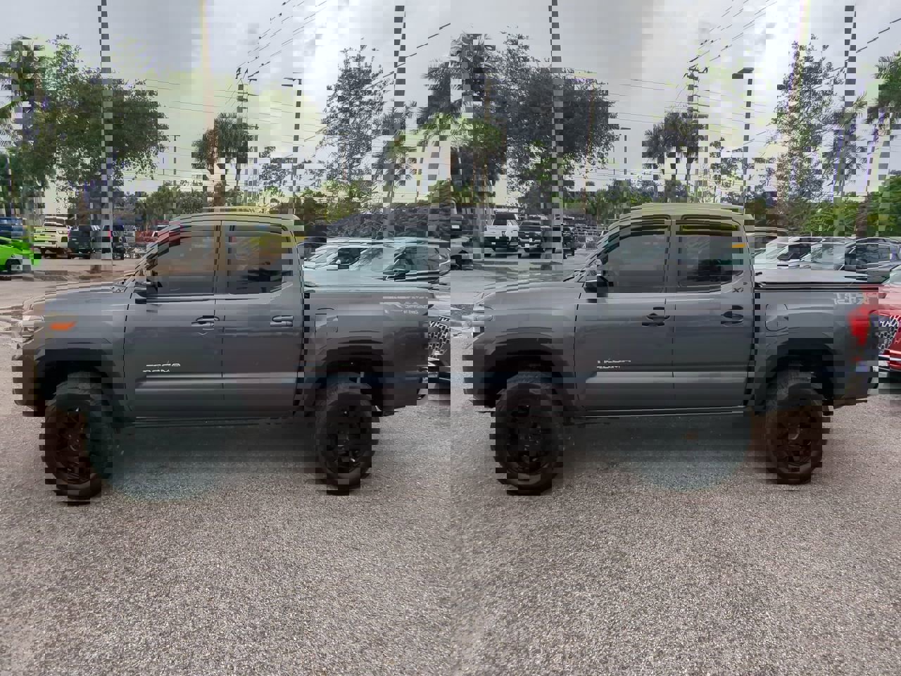 Used 2018 Toyota Tacoma TRD Off-Road image 8