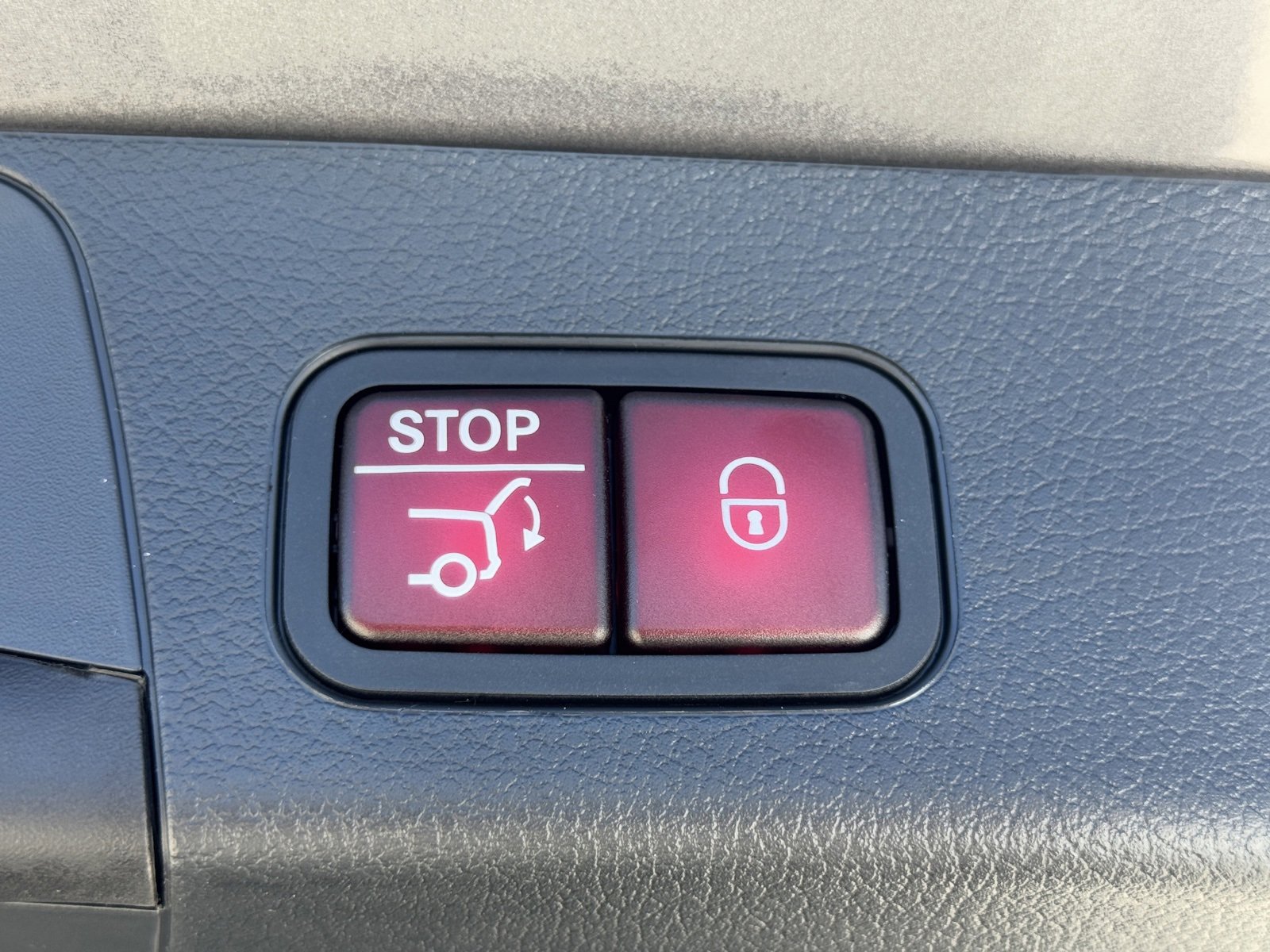 New 2026 Mercedes-Benz GLB 250 image 13