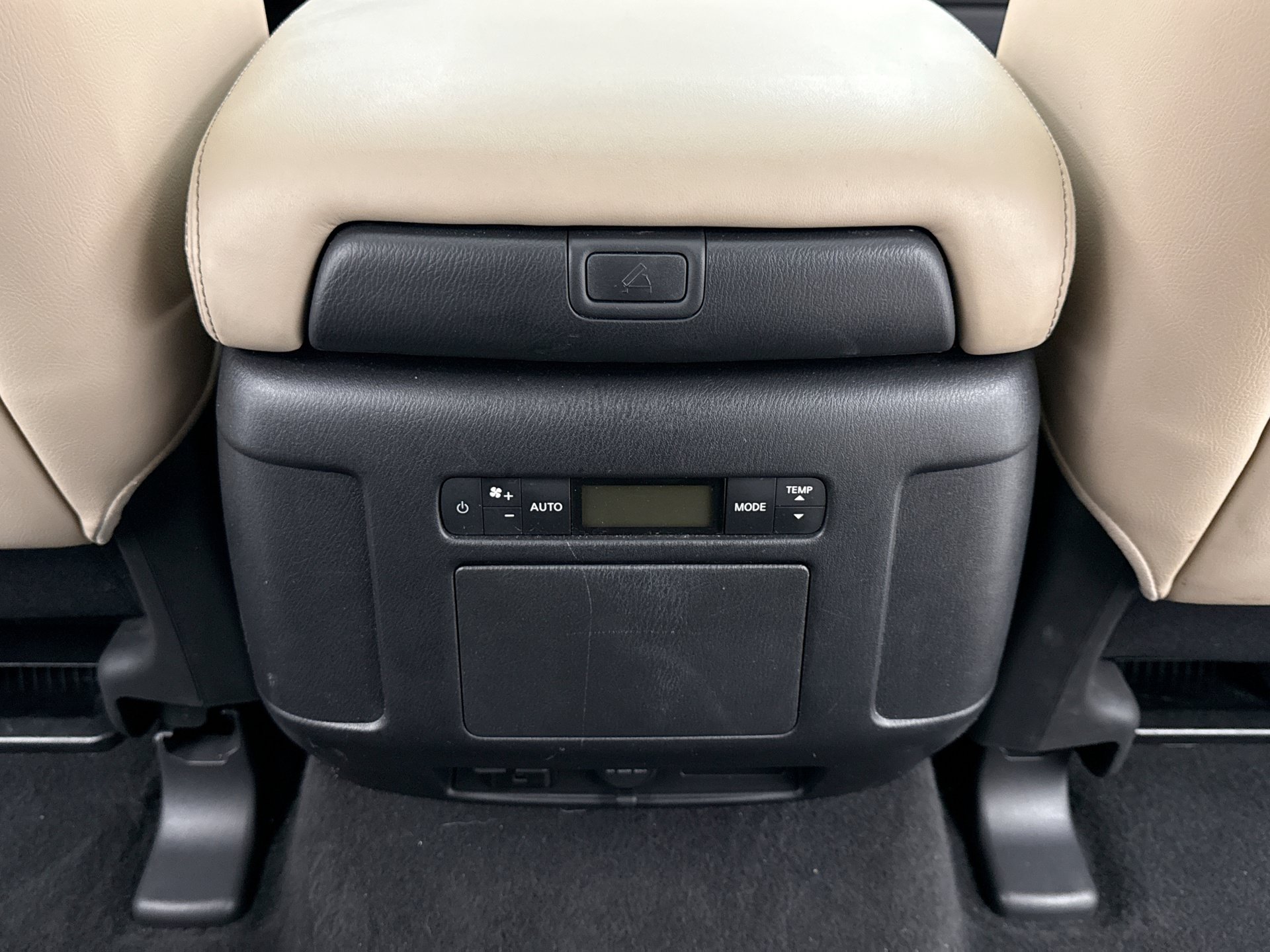 Used 2022 Nissan Armada SL w/ Captain's Chairs Package AWD/4WD image 16