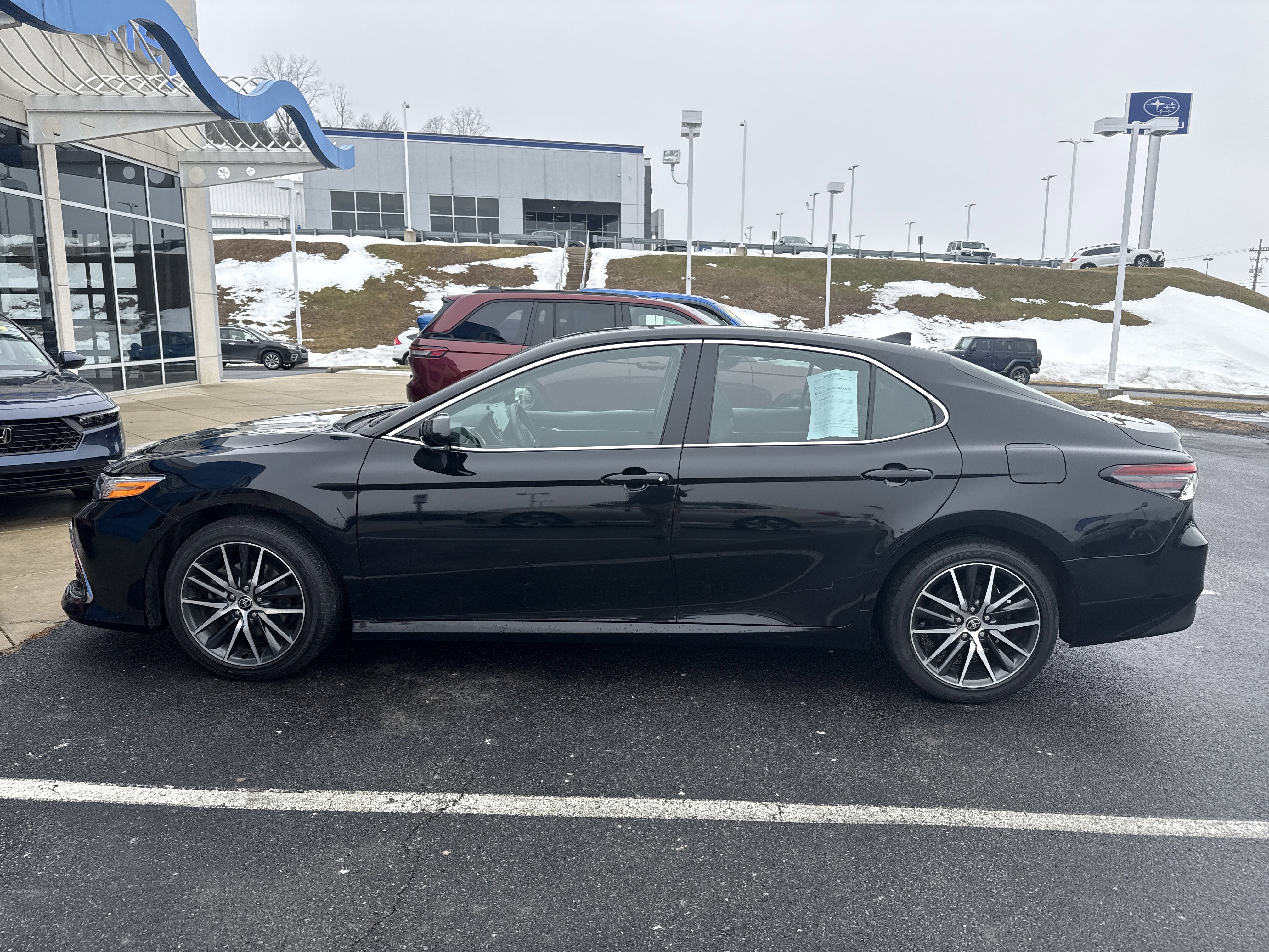 Used 2023 Toyota Camry XLE image 6