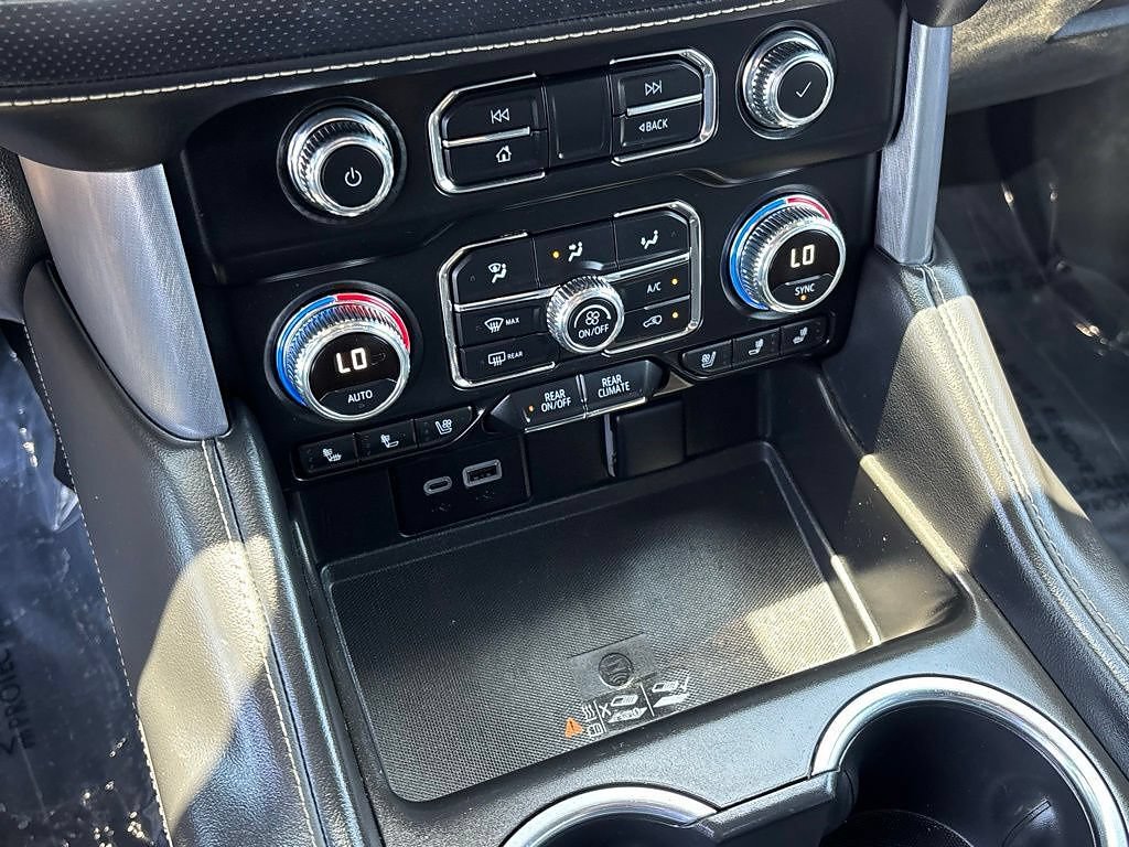 Used 2024 GMC Yukon SLT AWD/4WD image 17