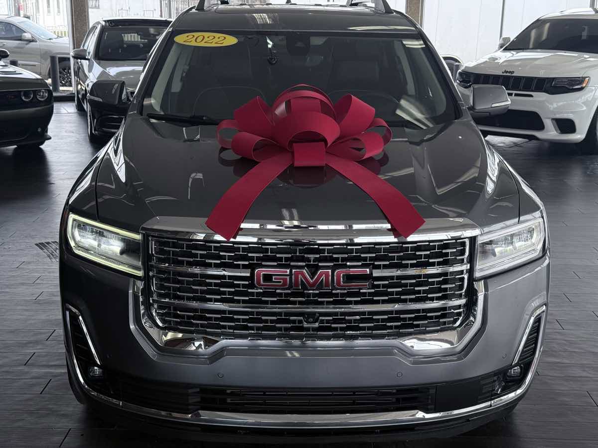 Used 2022 GMC Acadia Denali w/ Denali Ultimate Package FWD image 3