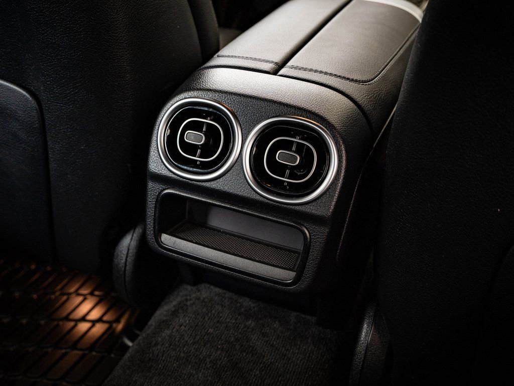 Certified 2024 Mercedes-Benz C 43 AMG 4MATIC Sedan image 37
