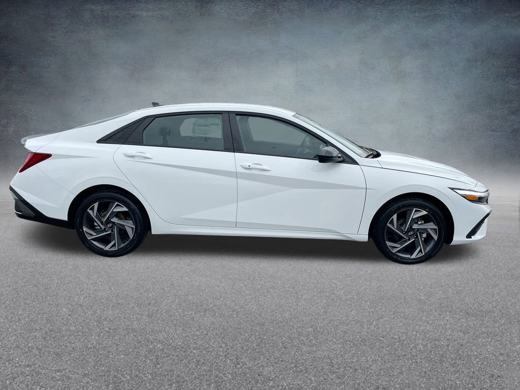 New 2025 Hyundai Elantra SEL image 32