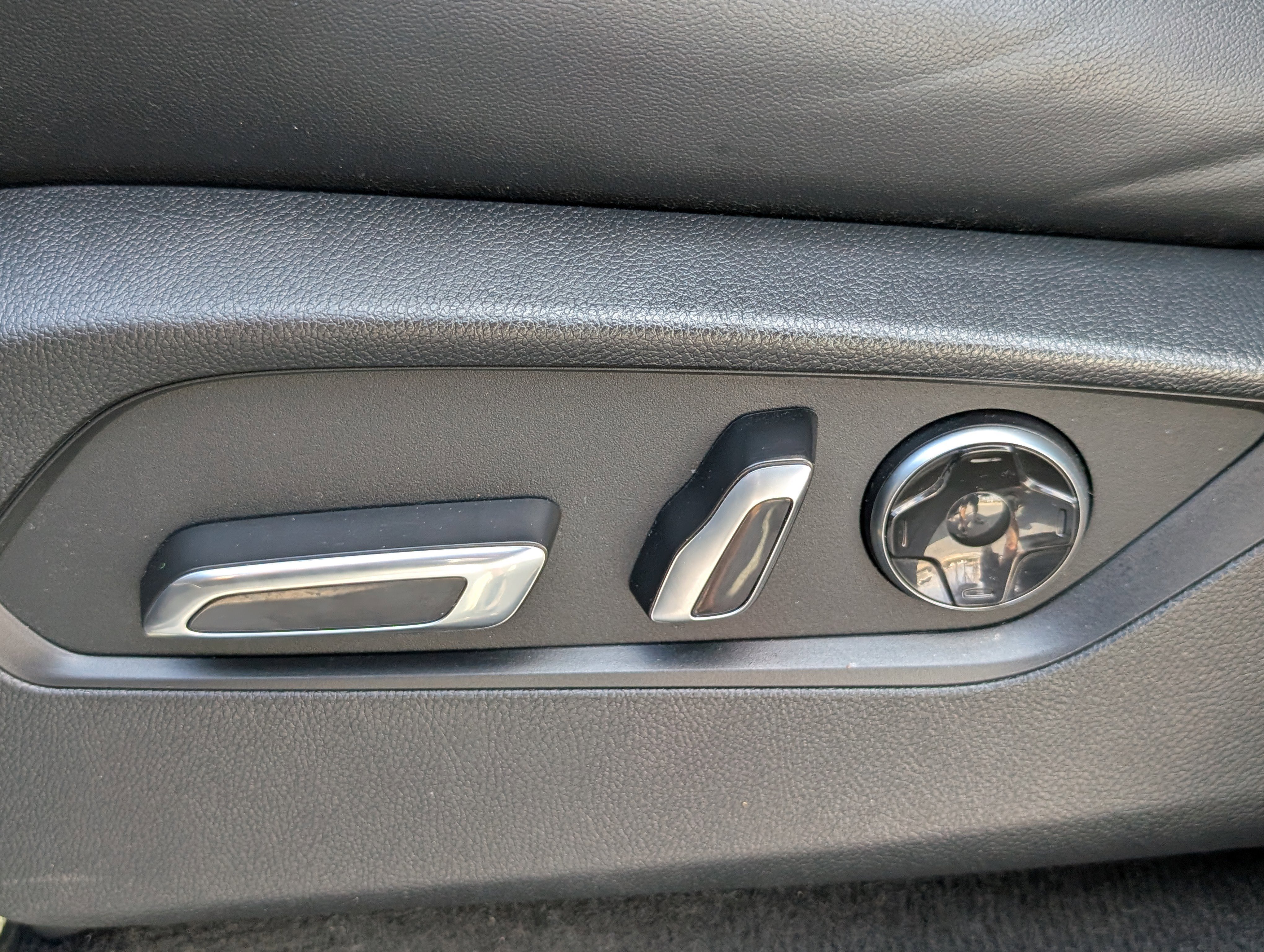 Used 2023 Acura MDX SH-AWD w/ Technology Package image 23